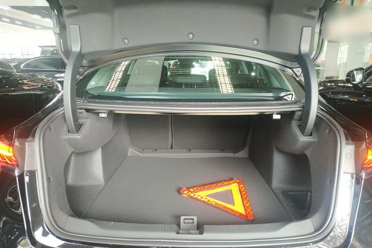 Used Buick LaCrosse 2025 28T Platinum Edition Trunk