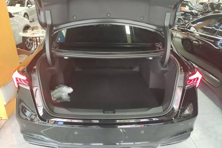 Used Buick LaCrosse 2025 28T Platinum Edition Trunk