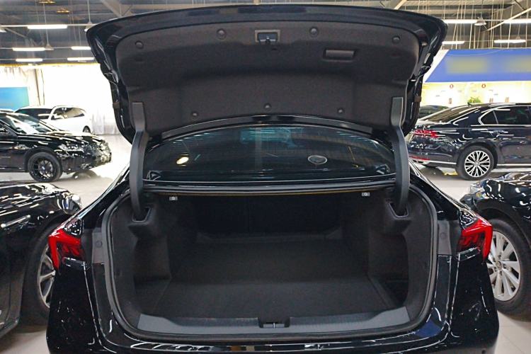Used Buick LaCrosse 2025 28T Platinum Edition Trunk
