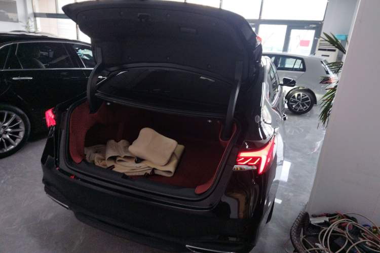 Used Buick LaCrosse 2025 28T Platinum Edition Trunk