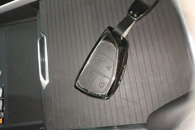 Used Buick LaCrosse 2025 28T Platinum Edition Vehicle Key