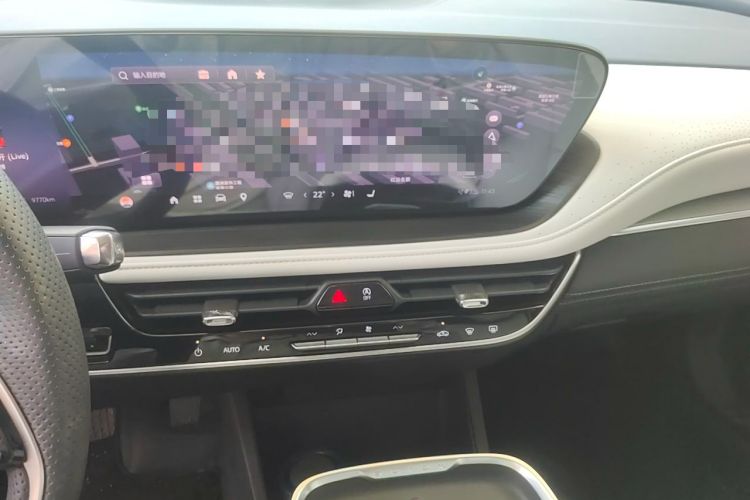 Used Buick LaCrosse 2025 Platinum Avia Edition Audio And AC Panel