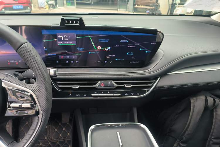 Used Buick LaCrosse 2025 Platinum Avia Edition Audio And AC Panel
