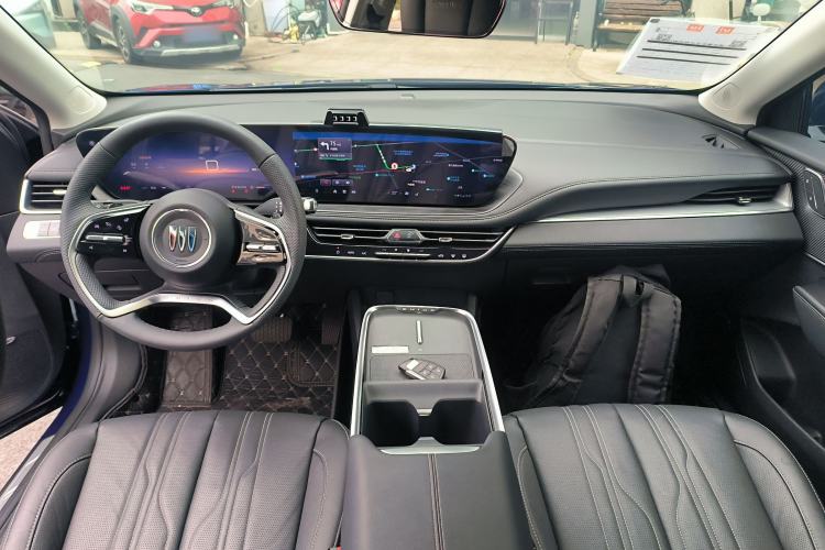 Used Buick LaCrosse 2025 Platinum Avia Edition Center Console