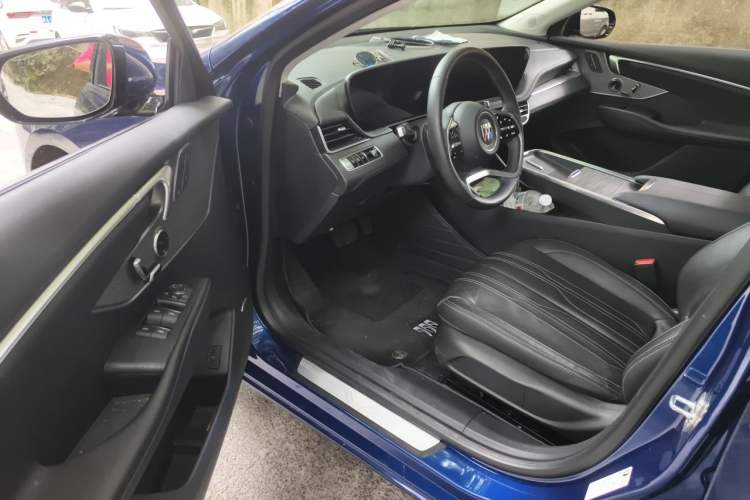 Used Buick LaCrosse 2025 Platinum Avia Edition Driver Seat