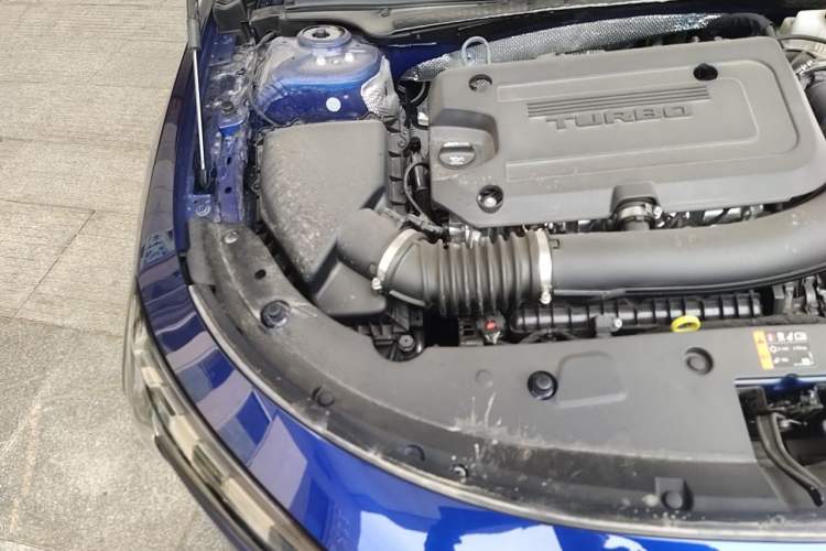 Used Buick LaCrosse 2025 Platinum Avia Edition Engine Bay Right