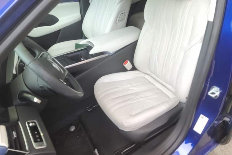 Used Buick LaCrosse 2025 Platinum Avia Edition Left Front Seat