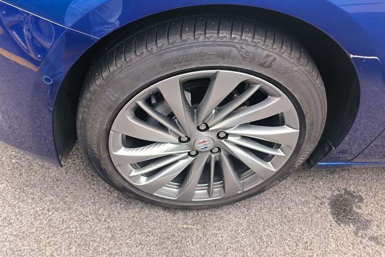 Used Buick LaCrosse 2025 Platinum Avia Edition Left Front Wheel Hub
