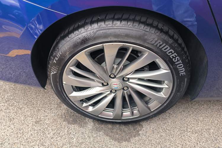 Used Buick LaCrosse 2025 Platinum Avia Edition Right Rear Wheel Hub