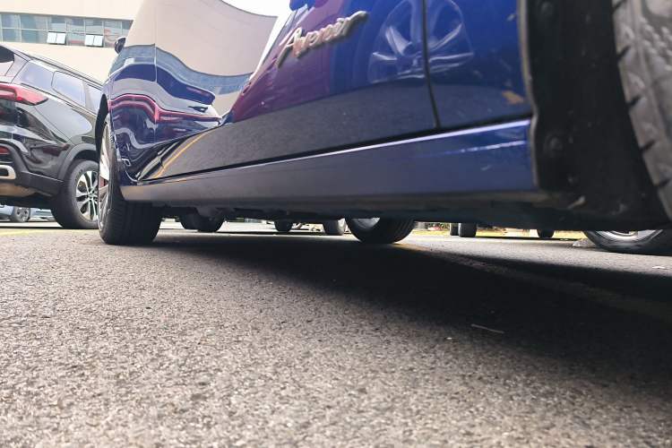 Used Buick LaCrosse 2025 Platinum Avia Edition Right Side Sill