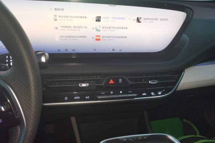 Used Buick LaCrosse 2025 28T Platinum Edition Audio And AC Panel