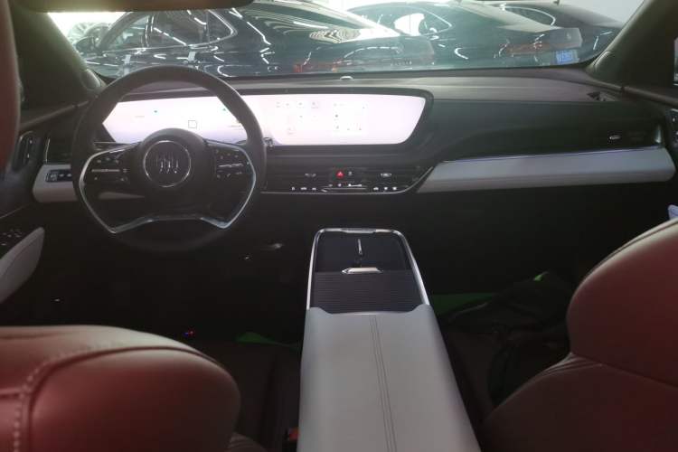 Used Buick LaCrosse 2025 28T Platinum Edition Center Console