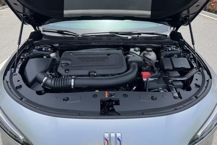 Used Buick LaCrosse 2025 28T Platinum Edition Engine Bay