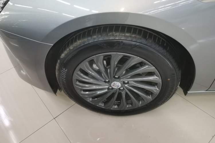 Used Buick LaCrosse 2025 28T Platinum Edition Exterior 4