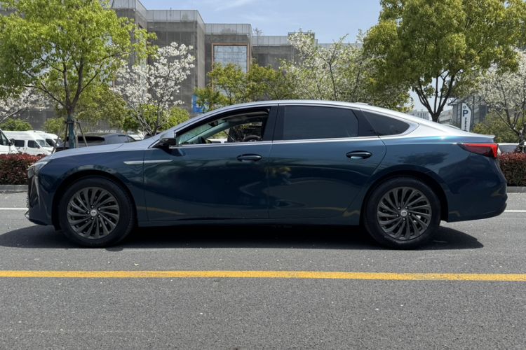 Used Buick LaCrosse 2025 28T Platinum Edition Exterior 6