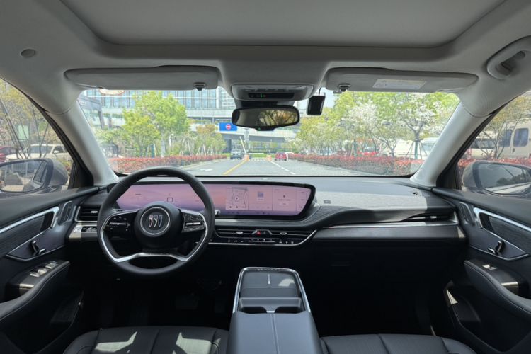 Used Buick LaCrosse 2025 28T Platinum Edition Interior 2