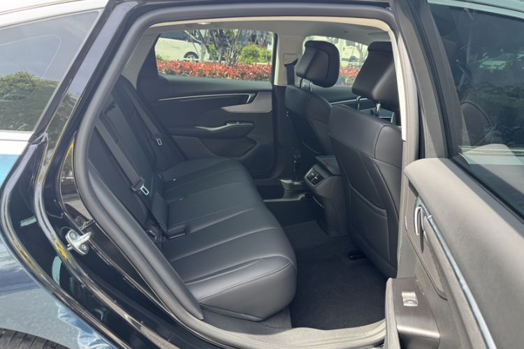 Used Buick LaCrosse 2025 28T Platinum Edition Interior 3
