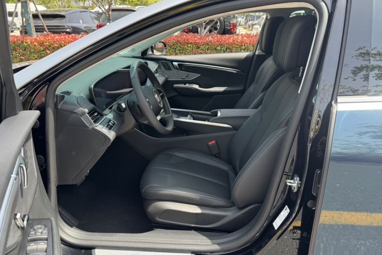 Used Buick LaCrosse 2025 28T Platinum Edition Left Front Seat