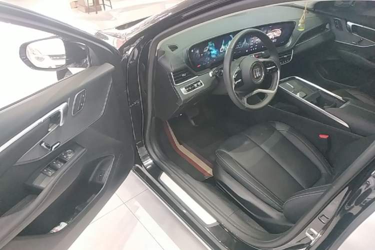 Used Buick LaCrosse 2025 28T Platinum Edition Driver Seat