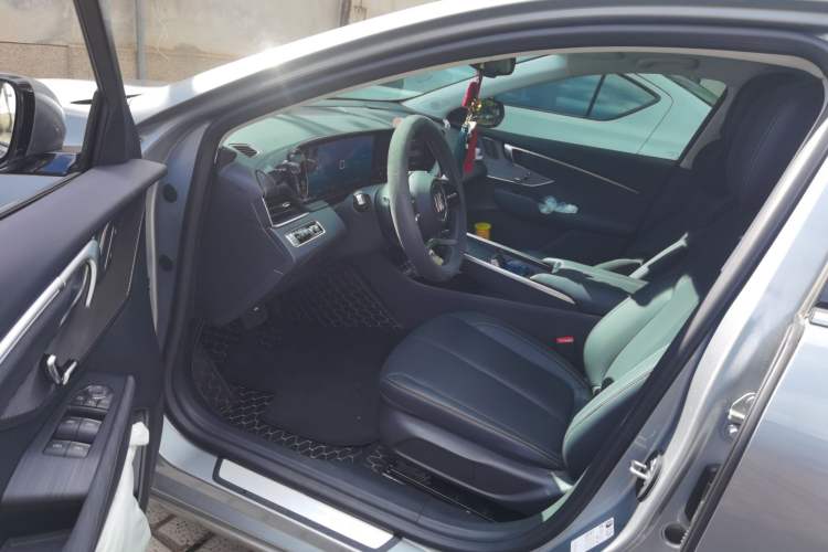 Used Buick LaCrosse 2025 28T Platinum Edition Driver Seat