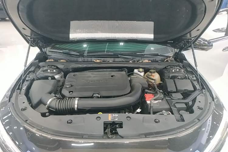 Used Buick LaCrosse 2025 28T Platinum Edition Engine Bay