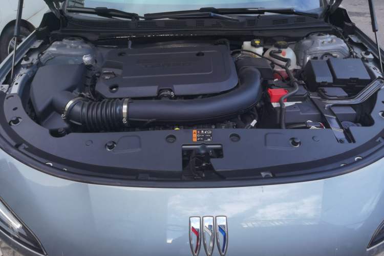 Used Buick LaCrosse 2025 28T Platinum Edition Engine Bay