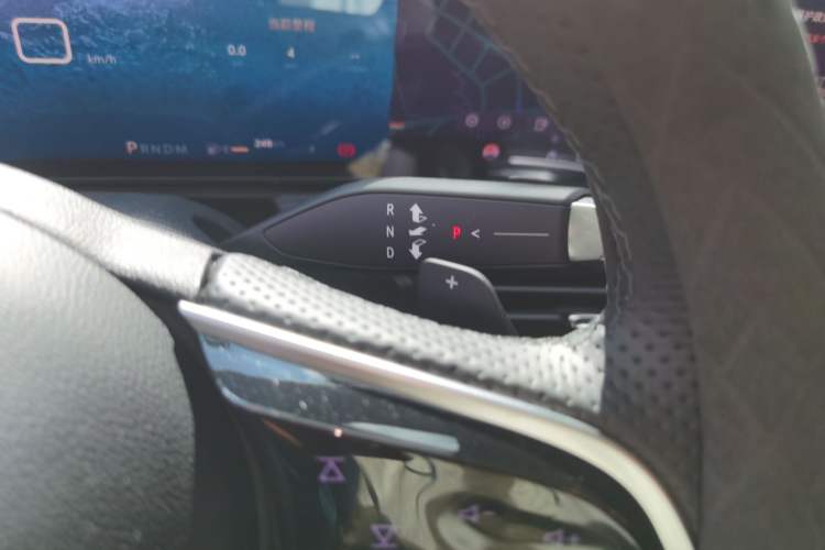 Used Buick LaCrosse 2025 28T Platinum Edition Gear Lever