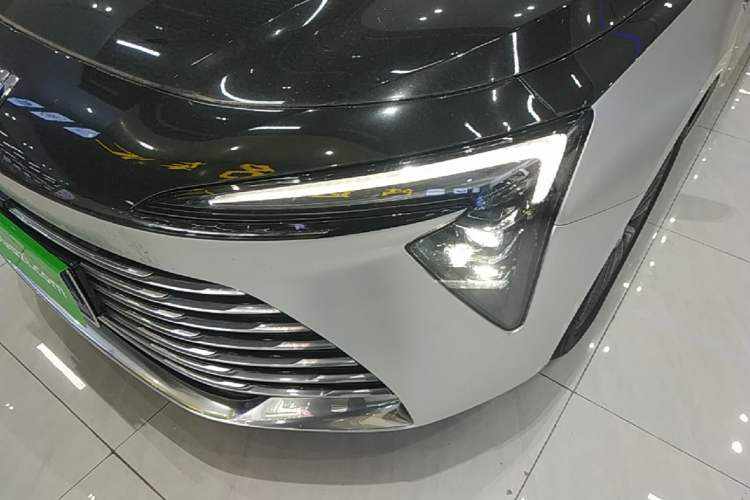 Used Buick LaCrosse 2025 28T Platinum Edition Left Front Headlight