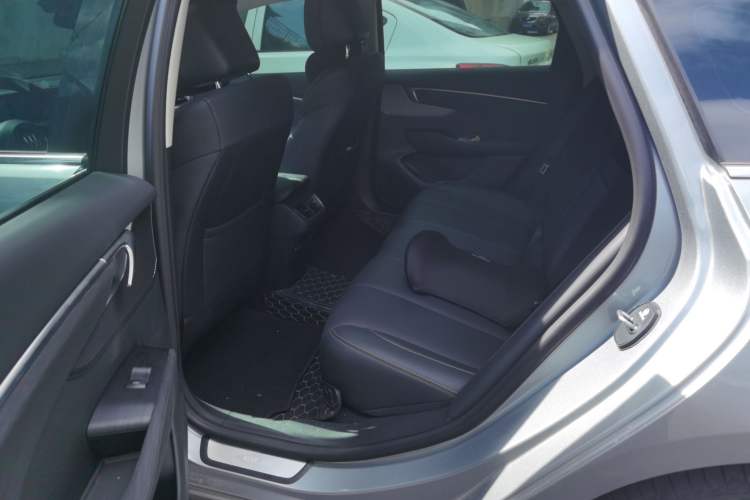 Used Buick LaCrosse 2025 28T Platinum Edition Left Rear Seat