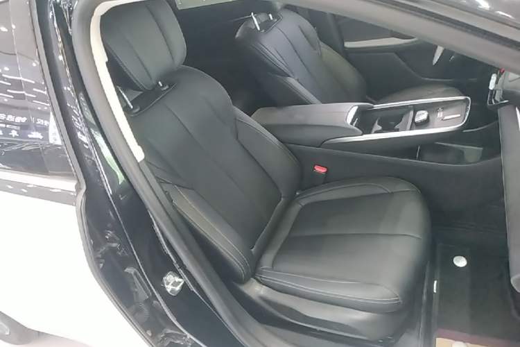Used Buick LaCrosse 2025 28T Platinum Edition Right Front Seat
