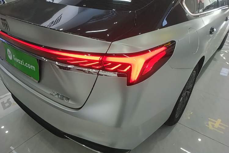 Used Buick LaCrosse 2025 28T Platinum Edition Right Rear Taillight