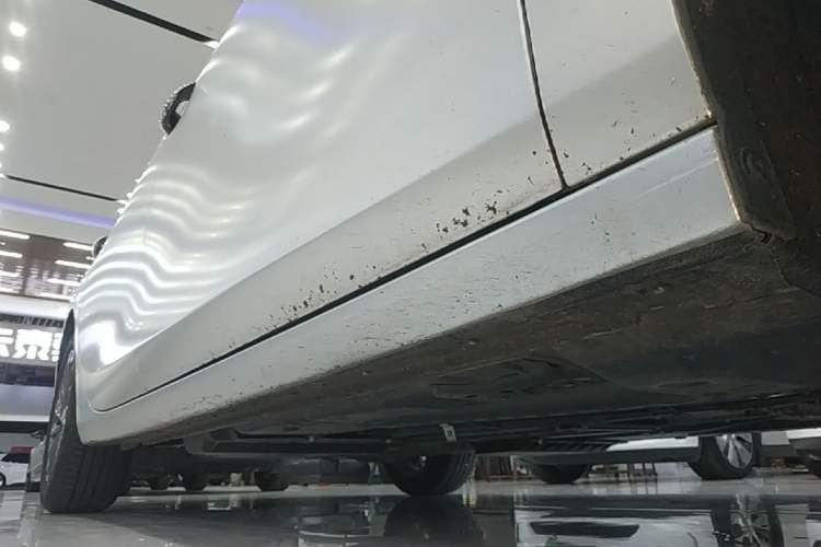 Used Buick LaCrosse 2025 28T Platinum Edition Right Side Sill