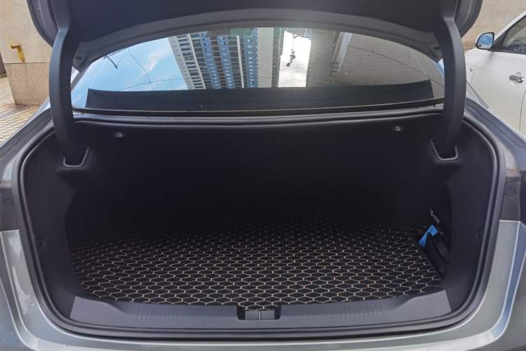 Used Buick LaCrosse 2025 28T Platinum Edition Trunk