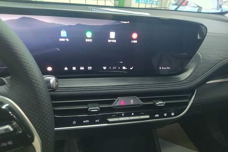 Used Buick LaCrosse 2025 28T Platinum Edition Audio And AC Panel