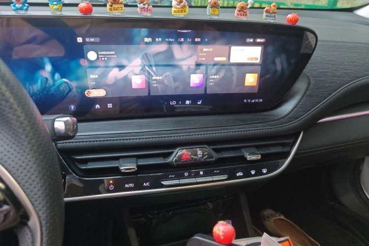Used Buick LaCrosse 2025 28T Platinum Edition Audio And AC Panel