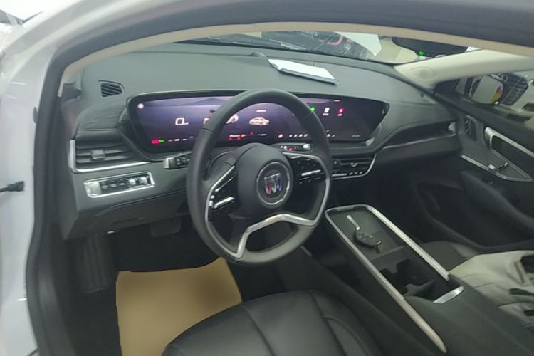 Used Buick LaCrosse 2025 28T Platinum Edition Center Console