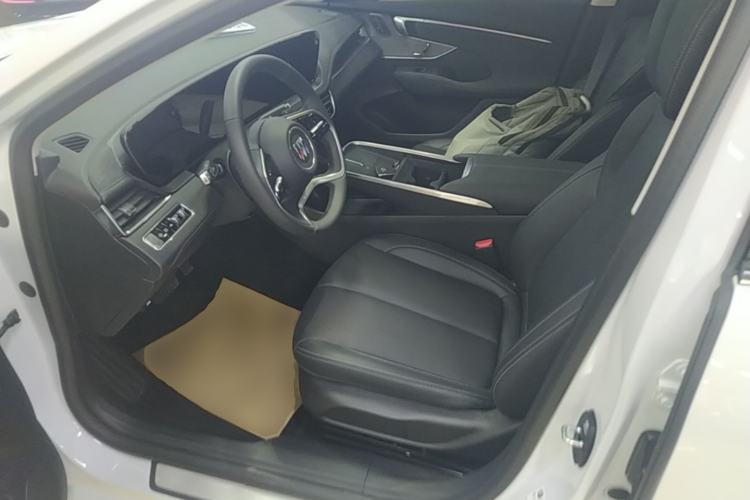 Used Buick LaCrosse 2025 28T Platinum Edition Driver Seat