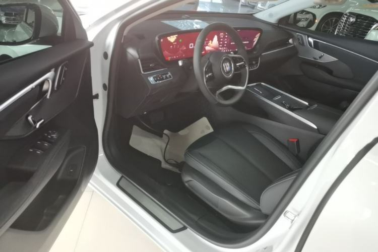 Used Buick LaCrosse 2025 28T Platinum Edition Driver Seat