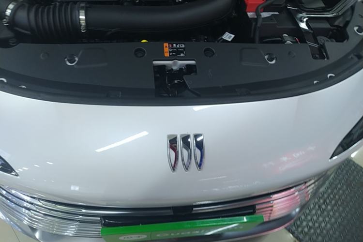 Used Buick LaCrosse 2025 28T Platinum Edition Engine Bay