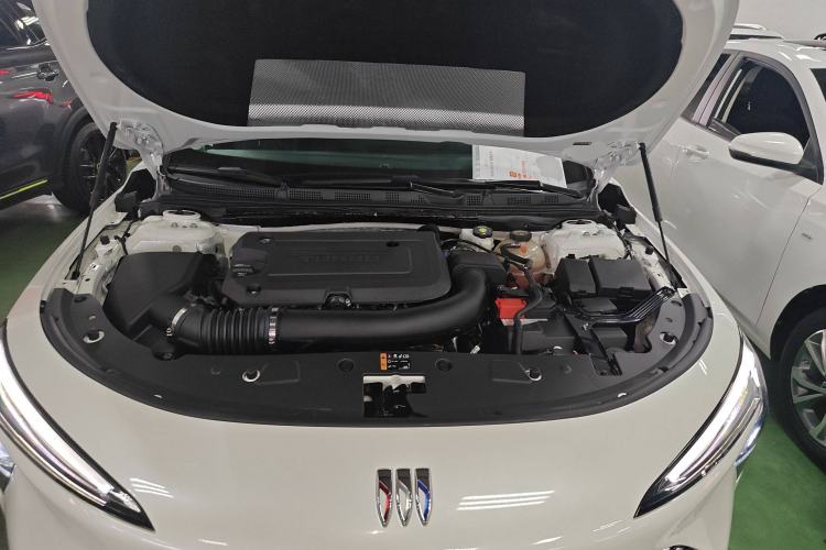 Used Buick LaCrosse 2025 28T Platinum Edition Engine Bay