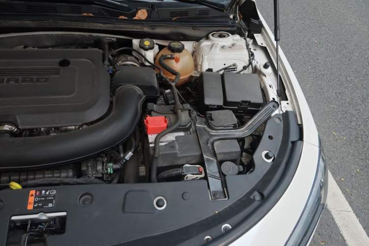Used Buick LaCrosse 2025 28T Platinum Edition Engine Bay Left