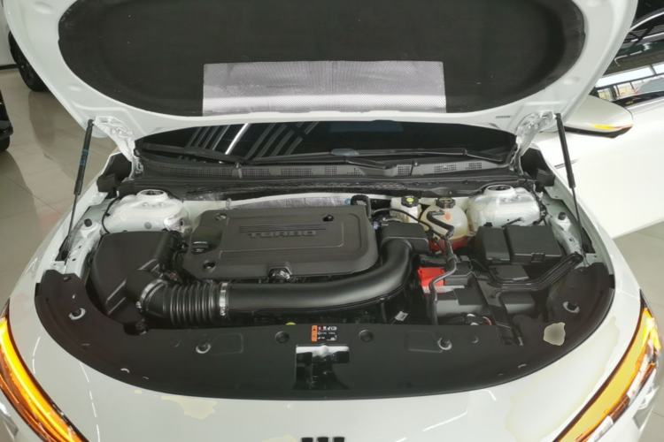 Used Buick LaCrosse 2025 28T Platinum Edition Engine Bay