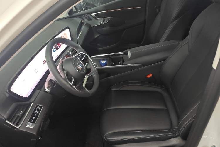 Used Buick LaCrosse 2025 28T Platinum Edition Left Front Seat