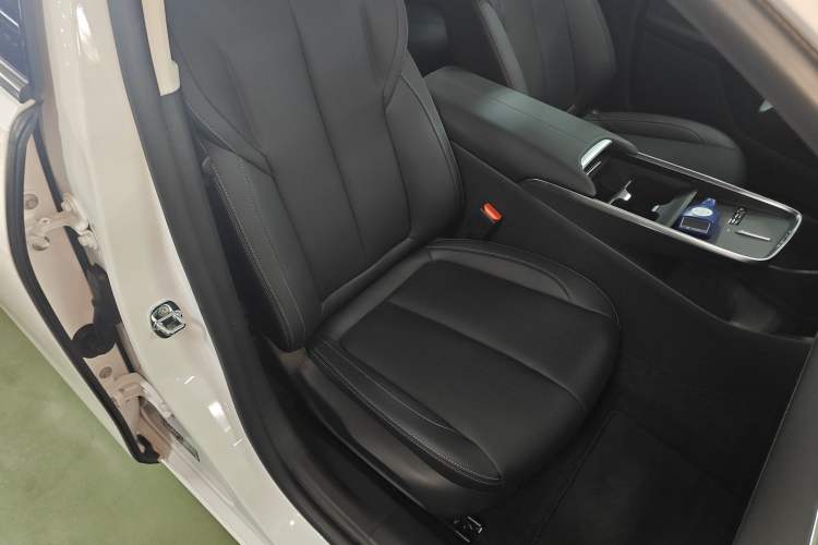 Used Buick LaCrosse 2025 28T Platinum Edition Right Front Seat