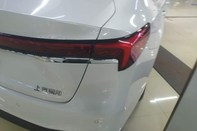 Used Buick LaCrosse 2025 28T Platinum Edition Right Rear Taillight