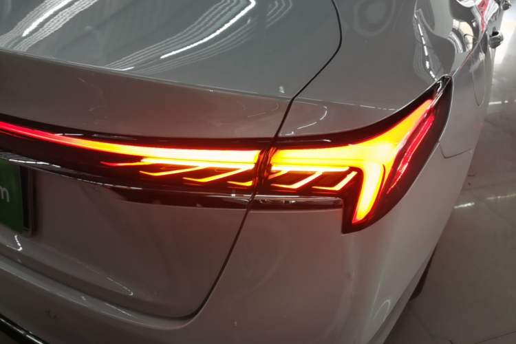 Used Buick LaCrosse 2025 28T Platinum Edition Right Rear Taillight