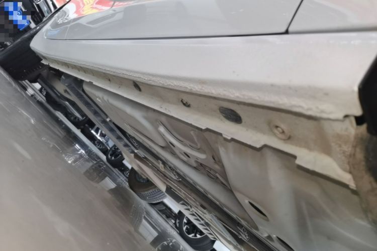 Used Buick LaCrosse 2025 28T Platinum Edition Right Side Sill