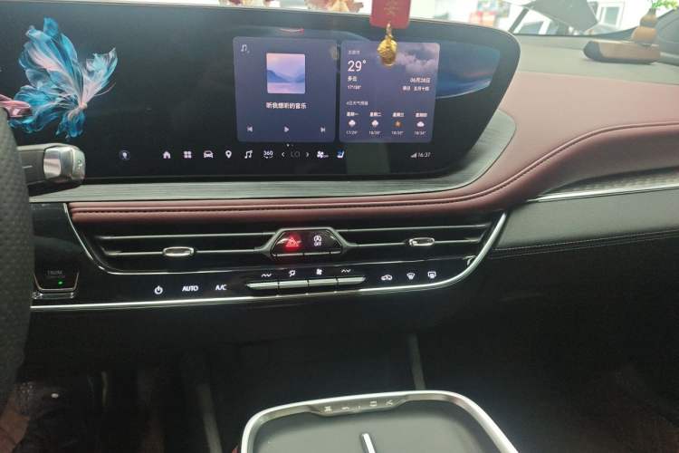 Used Buick LaCrosse 2026 Model 28T Platinum Edition Audio And AC Panel