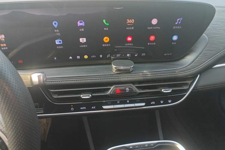 Used Buick LaCrosse 2026 Model 28T Platinum Edition Audio And AC Panel