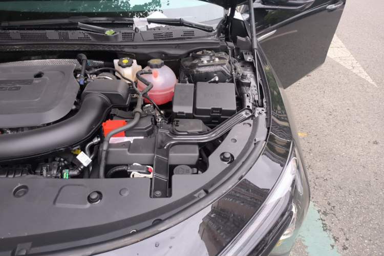 Used Buick LaCrosse 2026 Model Platinum Aivia Edition Engine Bay Left